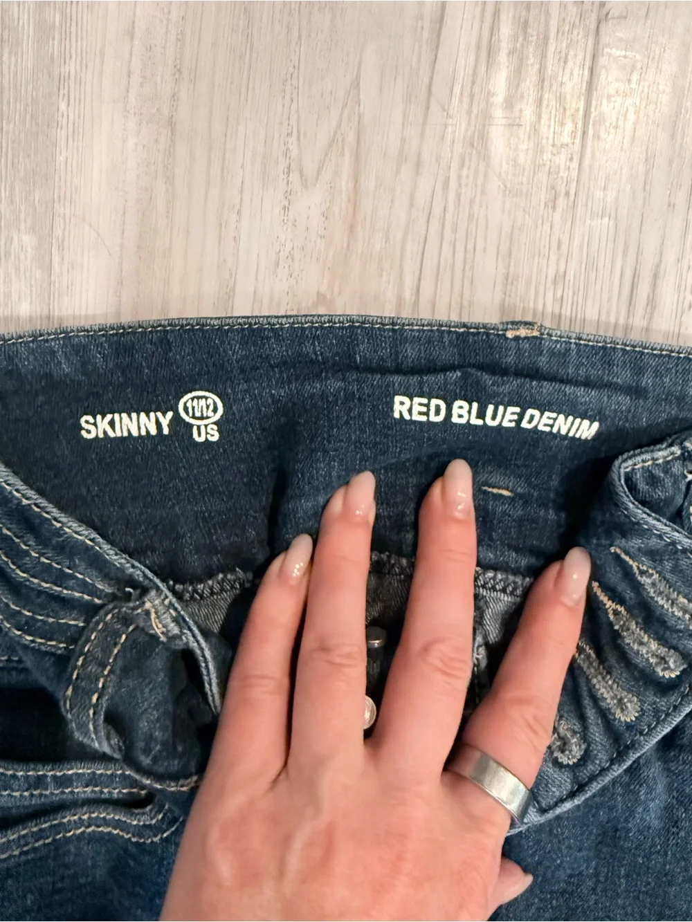Women's Skinny Jeans in Dark Blue - Stretch Denim